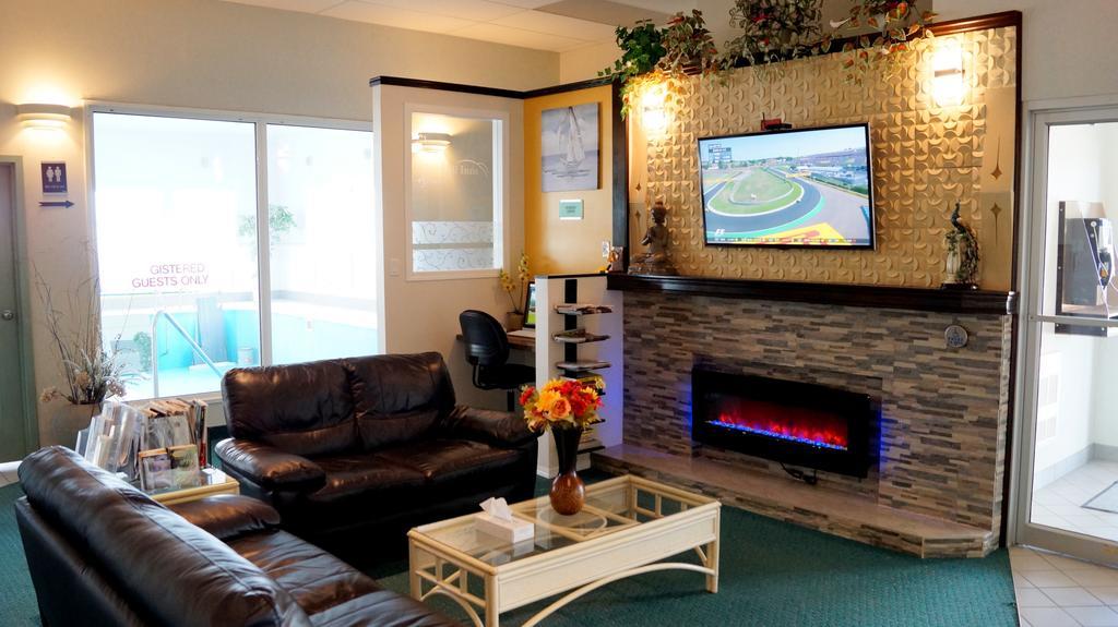 Bay Hill Inns & Suites Neepawa 외부 사진