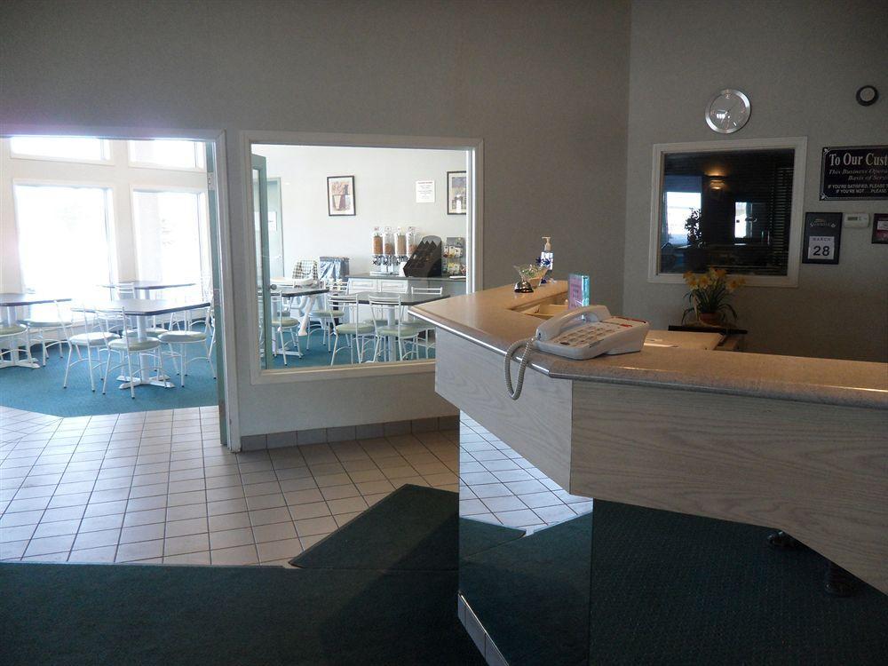 Bay Hill Inns & Suites Neepawa 외부 사진