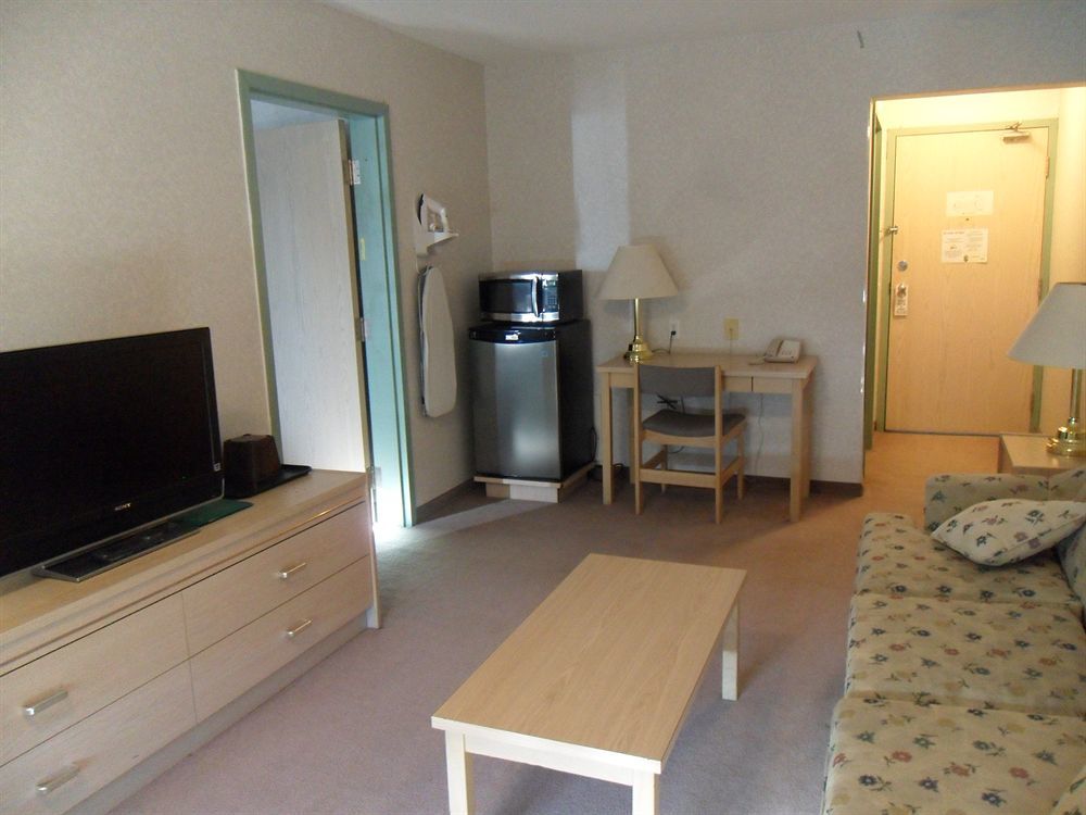 Bay Hill Inns & Suites Neepawa 외부 사진