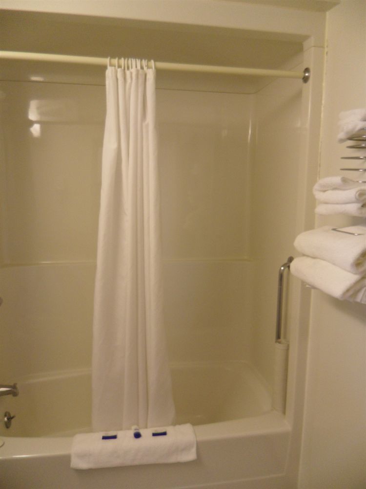 Bay Hill Inns & Suites Neepawa 외부 사진