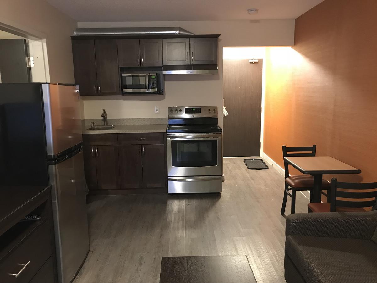 Bay Hill Inns & Suites Neepawa 외부 사진