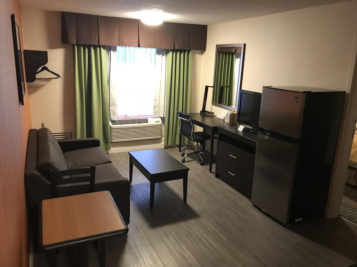 Bay Hill Inns & Suites Neepawa 외부 사진