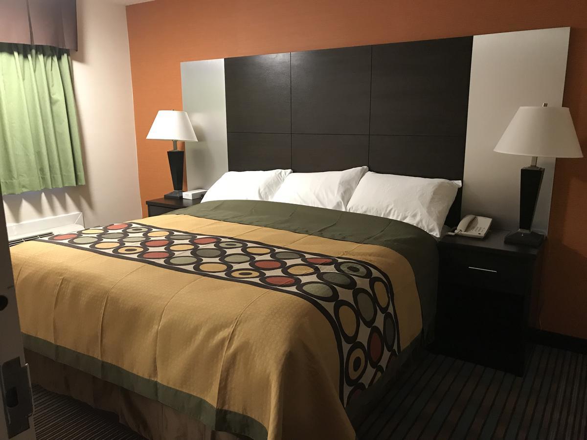 Bay Hill Inns & Suites Neepawa 외부 사진