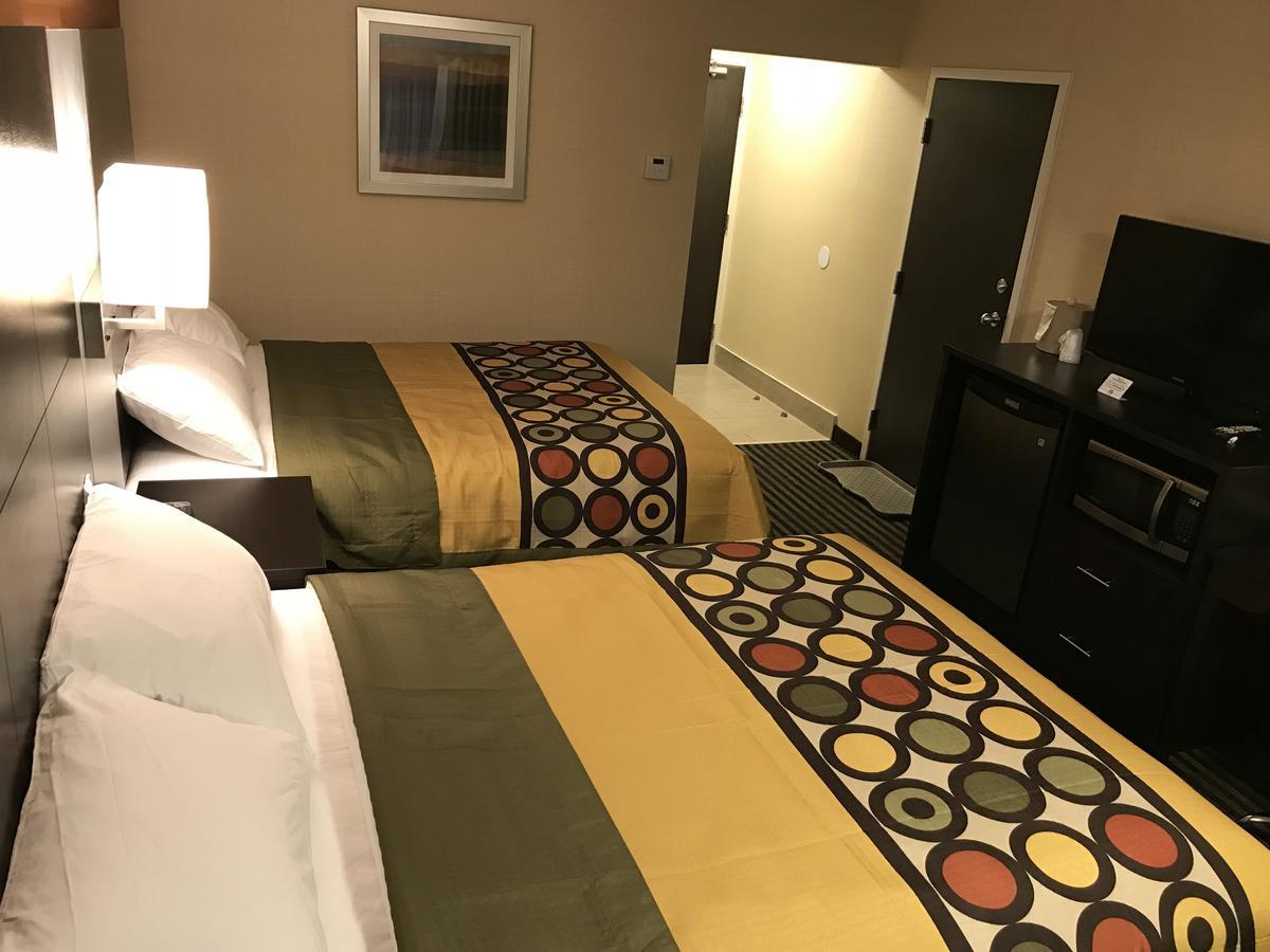 Bay Hill Inns & Suites Neepawa 외부 사진