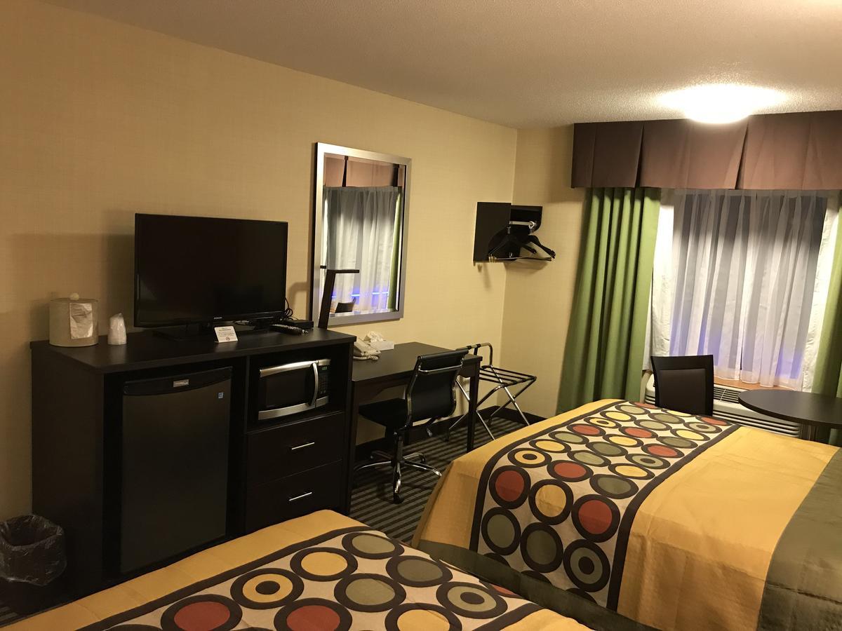 Bay Hill Inns & Suites Neepawa 외부 사진