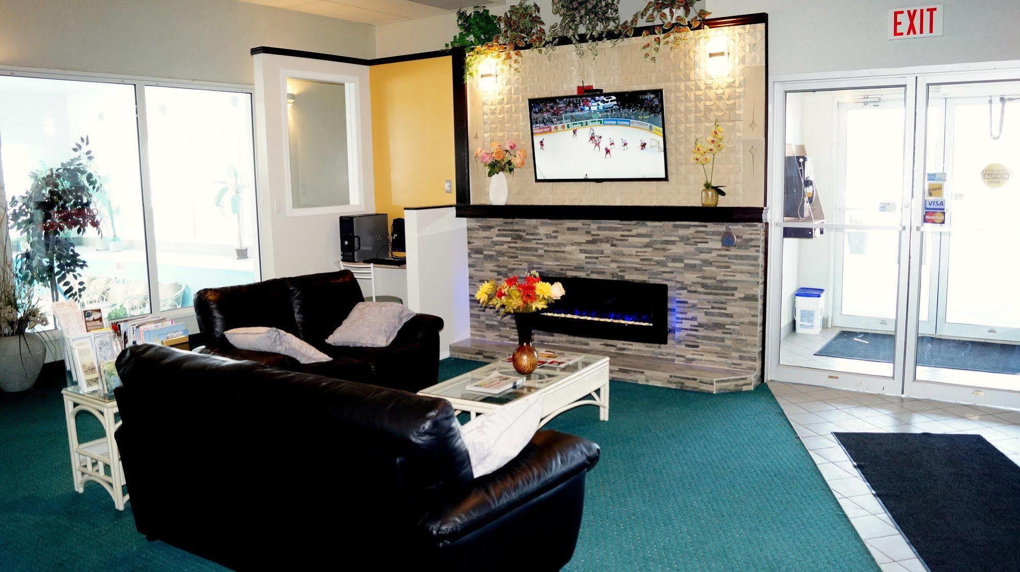 Bay Hill Inns & Suites Neepawa 외부 사진
