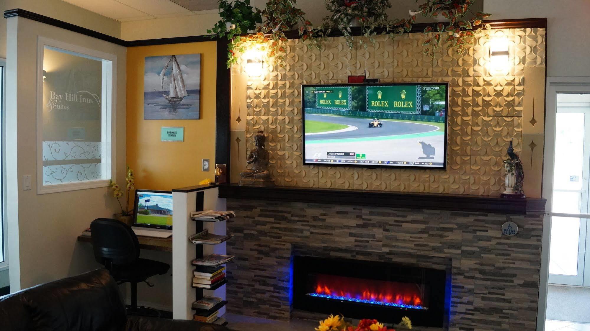 Bay Hill Inns & Suites Neepawa 외부 사진