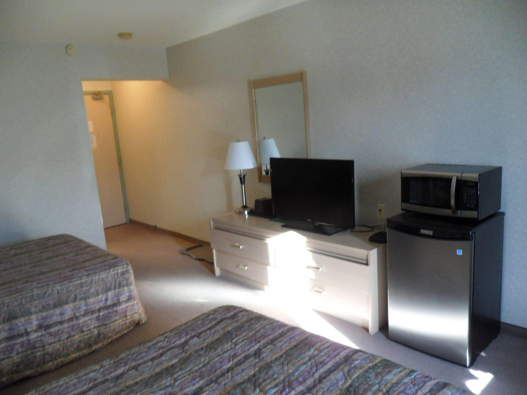 Bay Hill Inns & Suites Neepawa 외부 사진