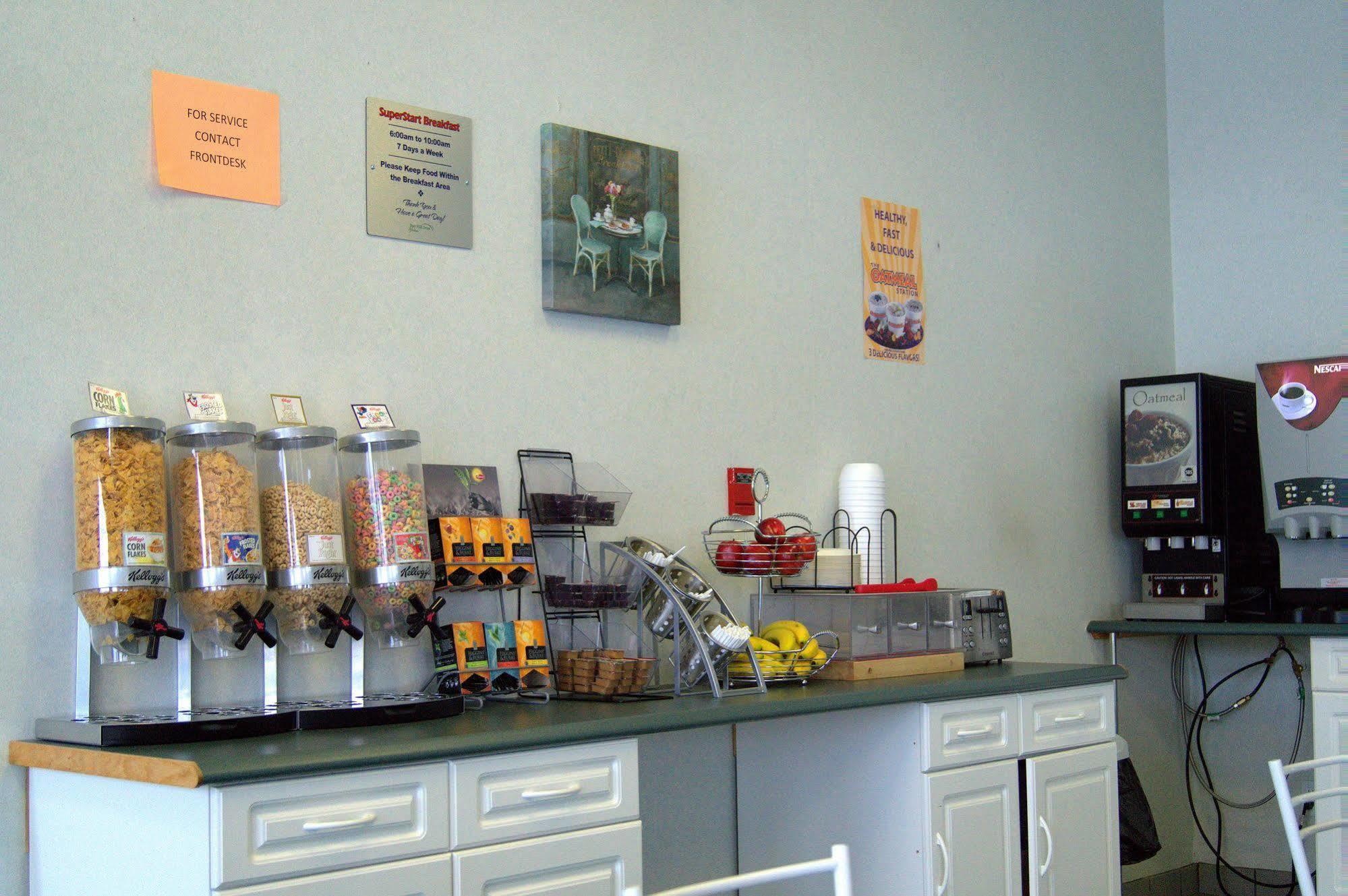 Bay Hill Inns & Suites Neepawa 외부 사진
