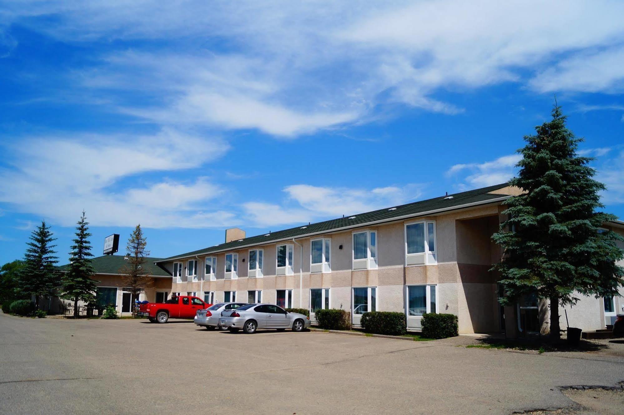 Bay Hill Inns & Suites Neepawa 외부 사진