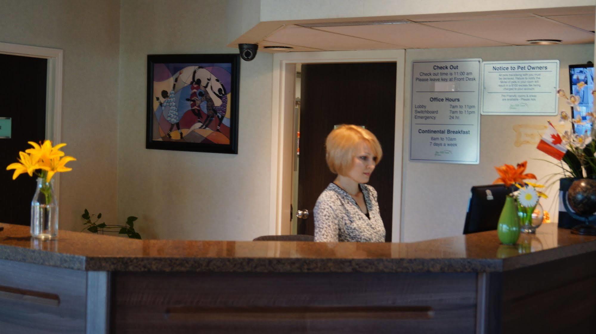 Bay Hill Inns & Suites Neepawa 외부 사진
