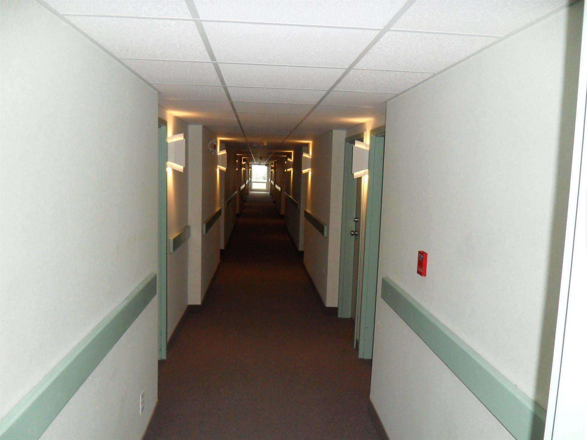 Bay Hill Inns & Suites Neepawa 외부 사진