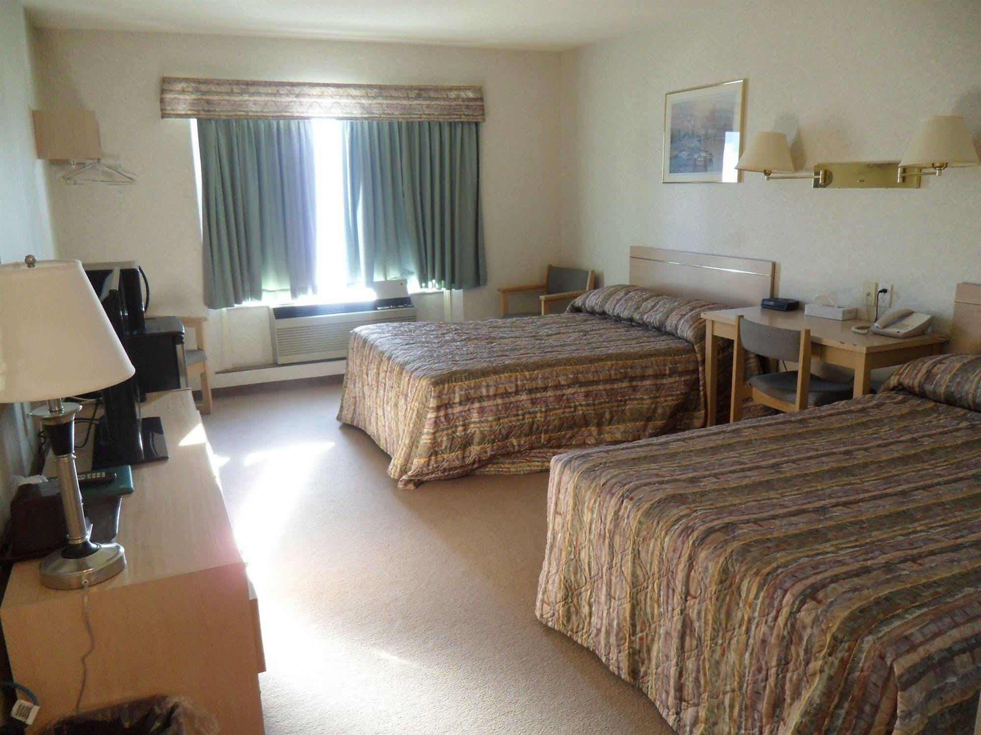 Bay Hill Inns & Suites Neepawa 외부 사진