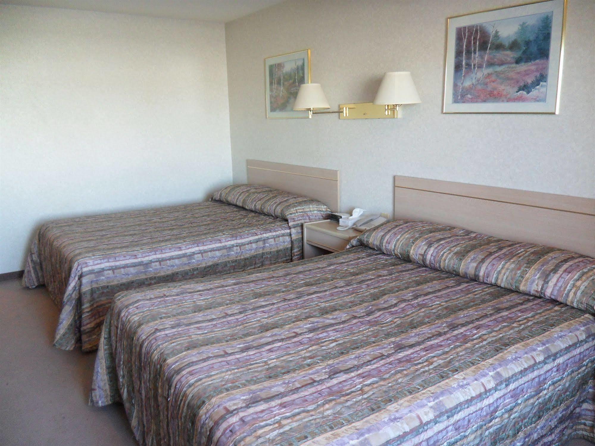 Bay Hill Inns & Suites Neepawa 외부 사진
