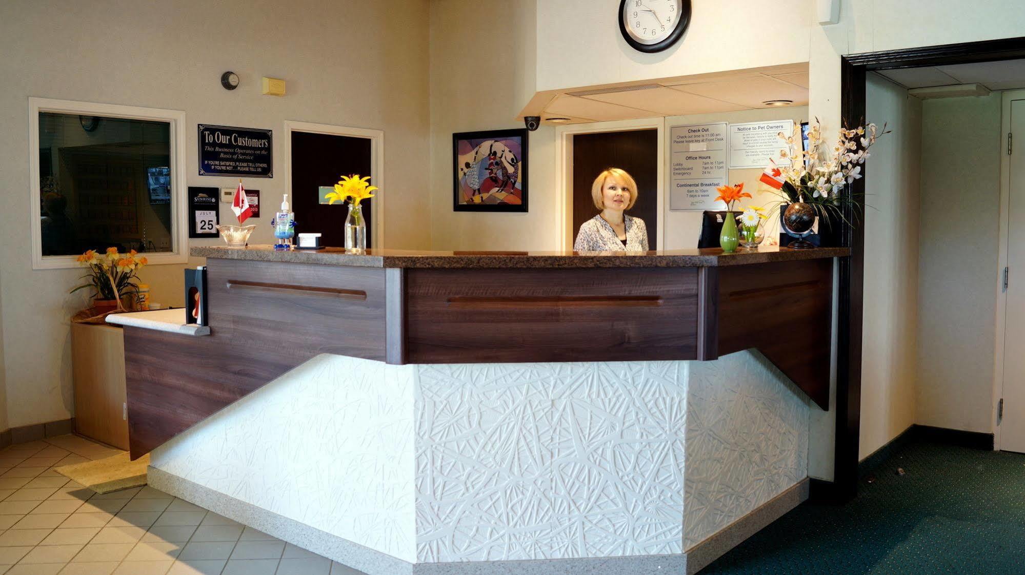 Bay Hill Inns & Suites Neepawa 외부 사진