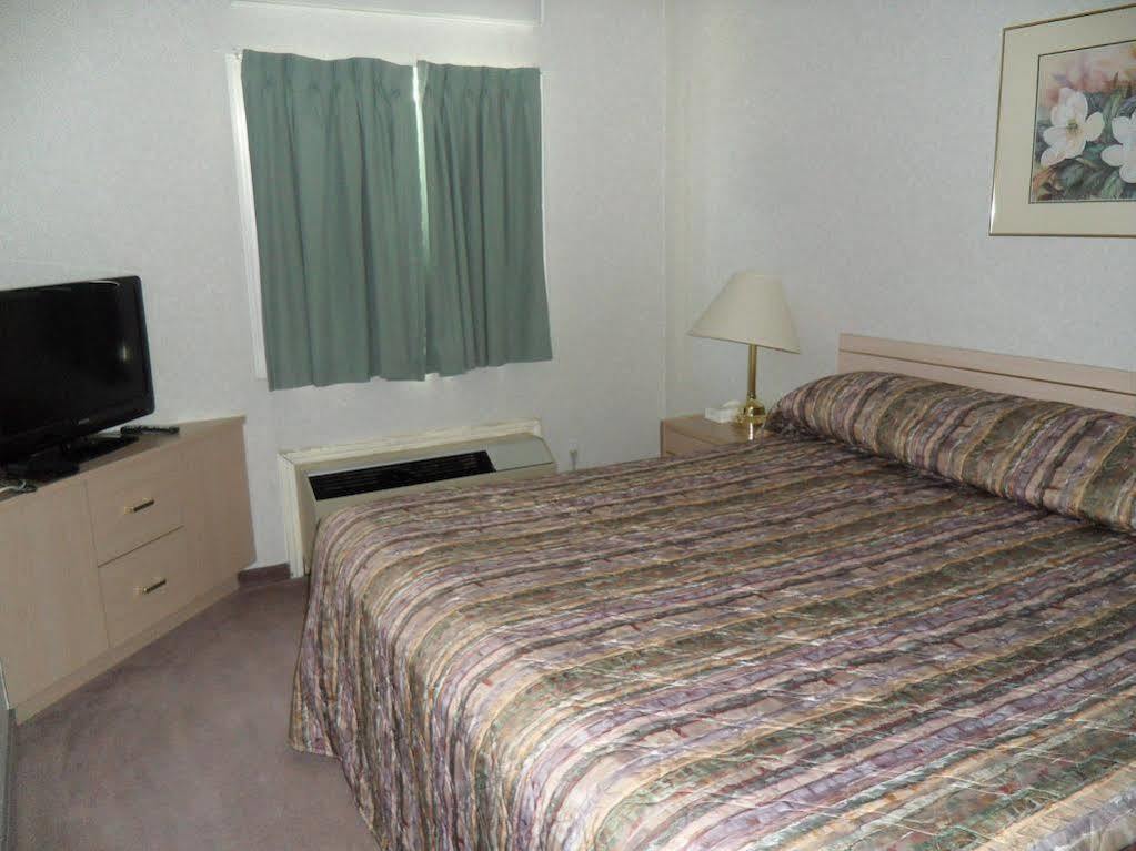 Bay Hill Inns & Suites Neepawa 외부 사진
