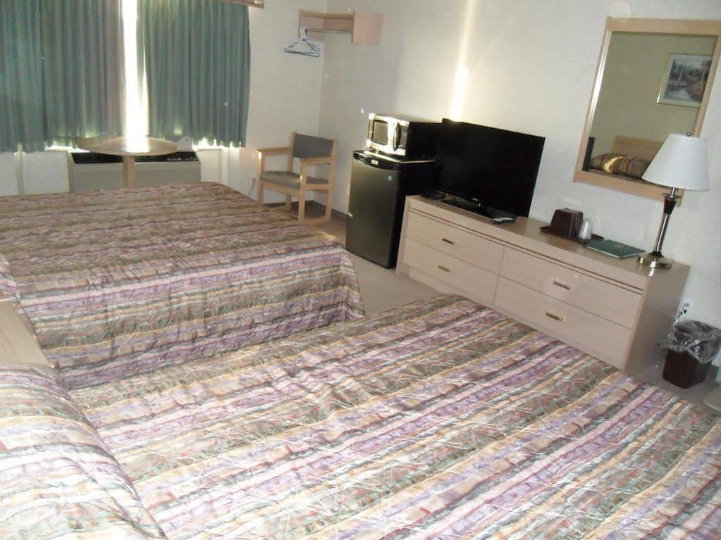 Bay Hill Inns & Suites Neepawa 외부 사진