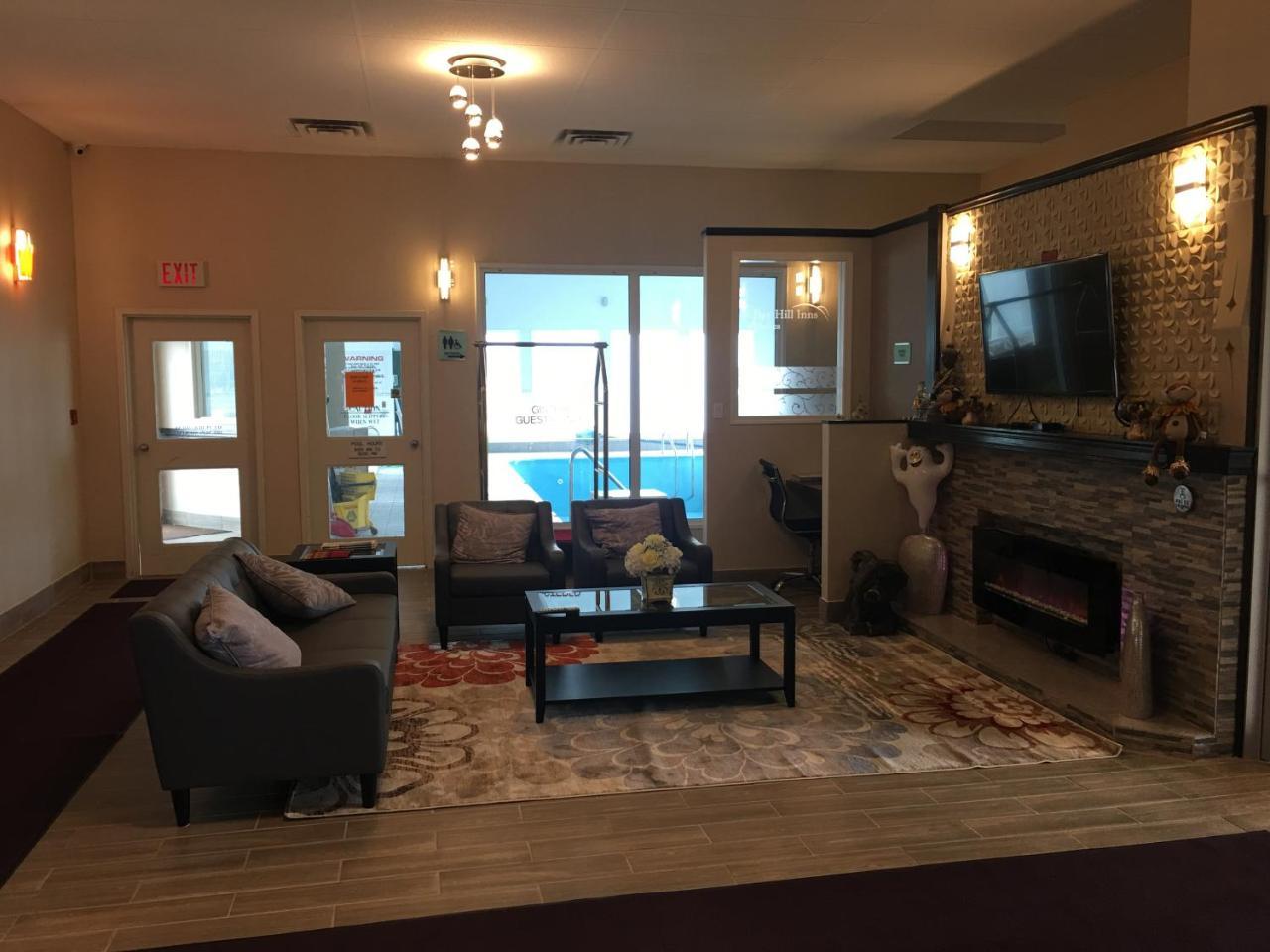 Bay Hill Inns & Suites Neepawa 외부 사진