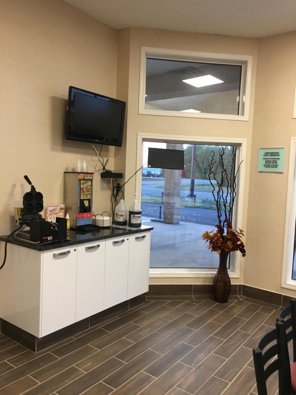 Bay Hill Inns & Suites Neepawa 외부 사진